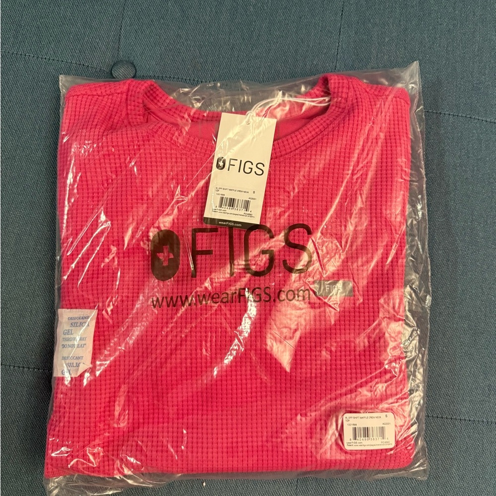 FIGS WOMENS OFF SHIFT WAFFLE CREW NECK IN SHOCKING PINK SMALL